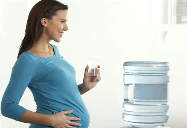 pregnant_office_worker_by_water_cooler_42-16340440