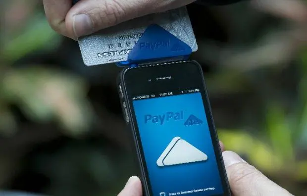 paypal-card-reader-620×396
