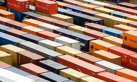 exports-containers-sit-on-006