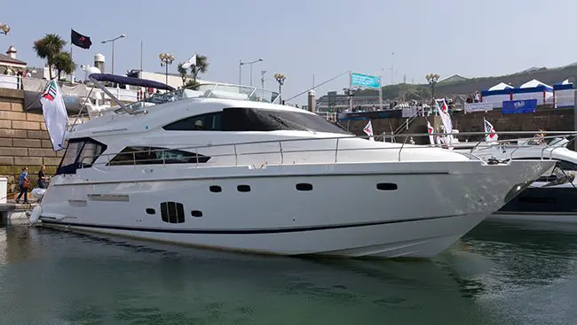fairline-yacht