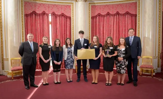 Peter-Jones-CBE-crowns-Tycoon-in-Schools-2015-champions