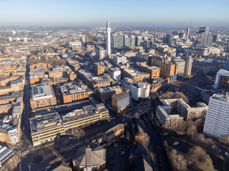 Following a successful bid for over £1.2m in funding from the Innovate UK Faraday Battery Challenge, the Digital Enhanced Battery Ubiquitous Training-West Midlands (DEBUT-WM) project brings together regional experts from universities, local government and industry to deliver the pioneering level 2 and level 3 training programme.