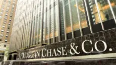 JPMorgan Chase, the world’s largest bank by assets, has approved the use of its in-house artificial intelligence system to help employees write annual performance reviews — a move that underscores how rapidly AI-generated content is being integrated into corporate workflows.