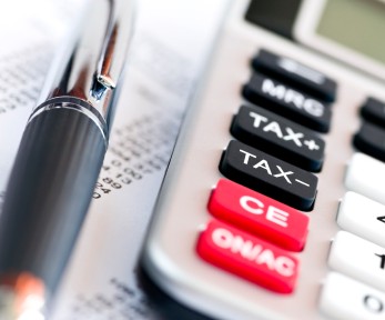 Tax calculator and pen