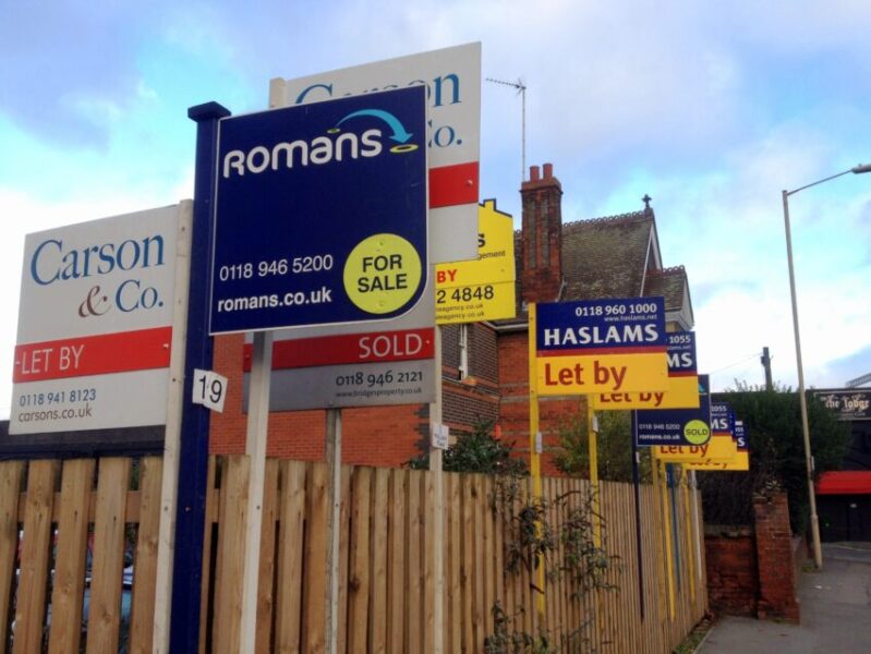 Lenders expect to ease the supply of new mortgages in the coming quarter, according to the Bank of England’s latest study of bank intentions.