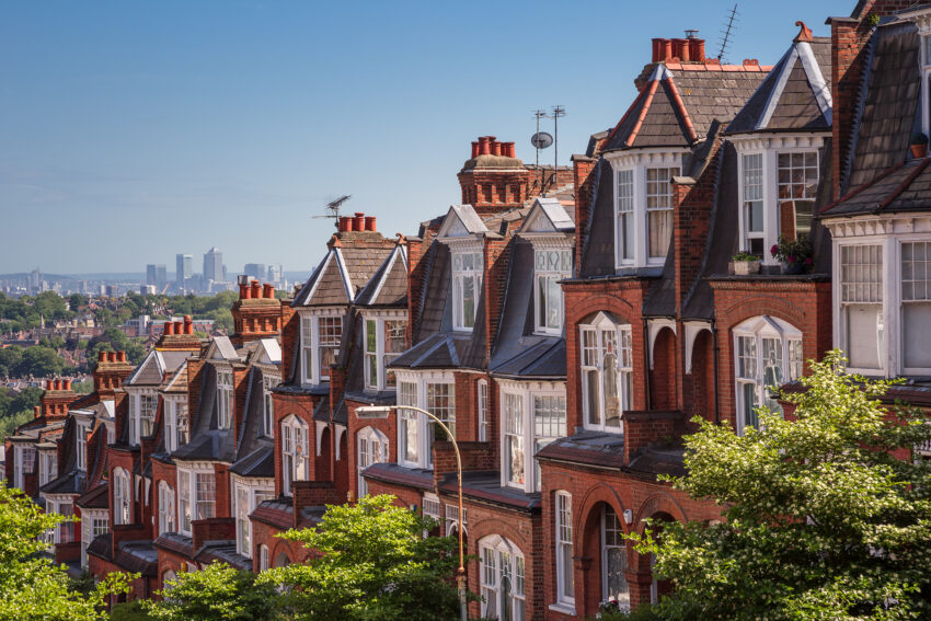 The average house price has jumped by £852 in a month as estate agents experience their busiest start to a year yet, according to Rightmove.
