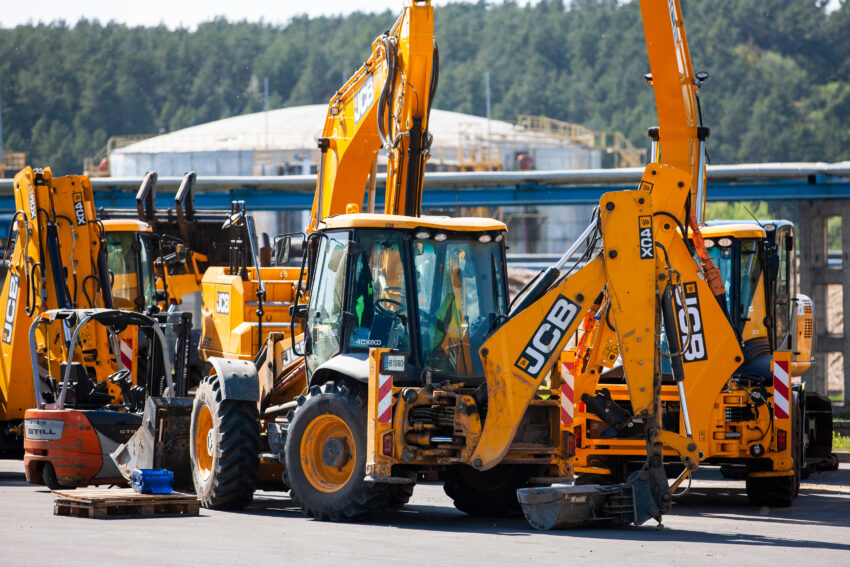 JCB adds to the stampede of businesses quitting Russia