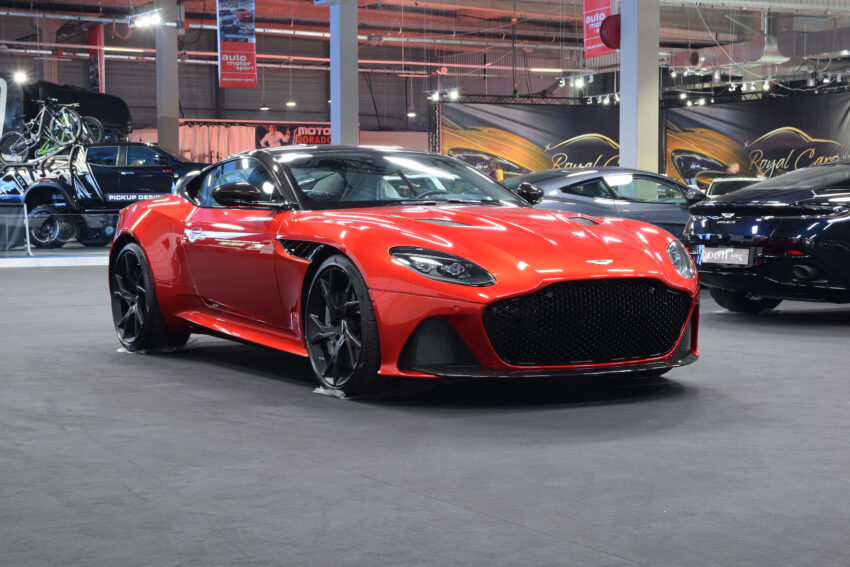 Aston Martin Lagonda is closing in on a deal to raise more than £500 million by bringing in Saudi Arabia’s sovereign wealth fund as a major shareholder and launching a rights issue for investors.