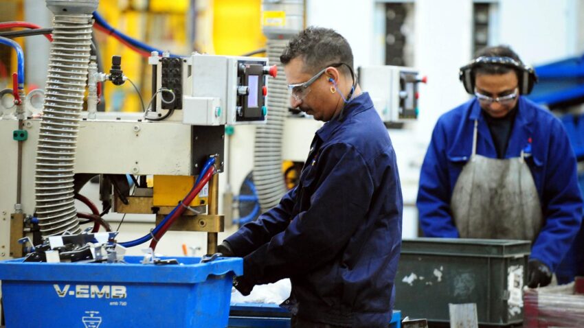 Manufacturing will fall into a deep recession next year as the global economic downturn erodes demand, manufacturers have warned.