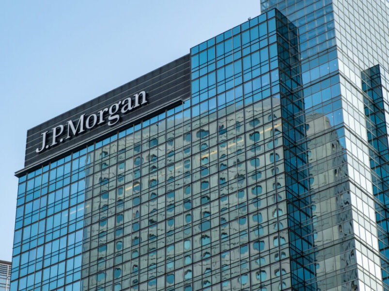 JP Morgan has asked its senior bankers in all of its offices around the world to work from the office five days a week in another sign of executives’ growing frustration with homeworking. 
