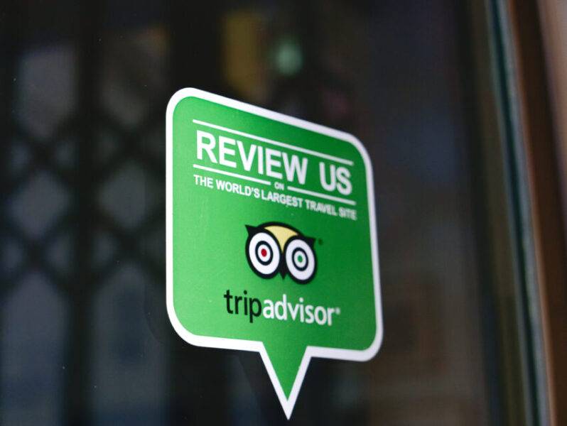 Major online firms including Amazon, Booking.com, Expedia and Tripadvisor have united to fight fake reviews.