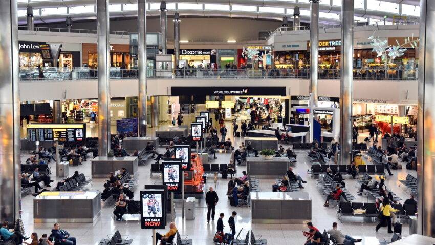 Heathrow Airport has voiced strong criticism against the UK government, accusing it of stifling the global competitiveness of the aviation industry by failing to reinstate VAT-free shopping for foreign visitors.