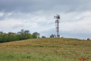 Three mobile network operator risks missing rural coverage targets by July, as Vodafone and VMO2 aim to meet the 88% landmass coverage requirement under the UK’s £1bn Shared Rural Network project.