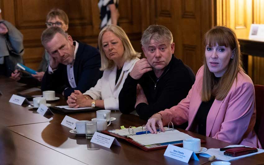 The government has issued new guidance instructing public sector buyers to make it easier for small businesses to win a larger share of the £400 billion spent annually on goods and services.