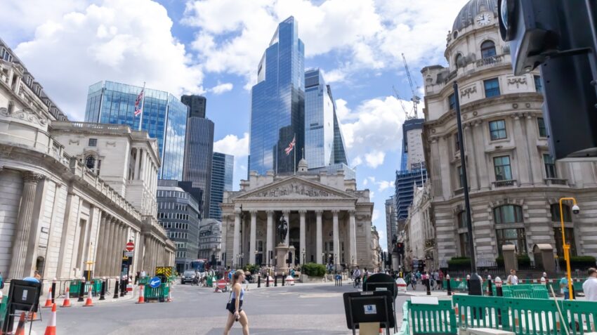 UK office vacancy rate falls for the first time since the pandemic began, signalling renewed demand for prime workspace as firms reverse remote working trends.