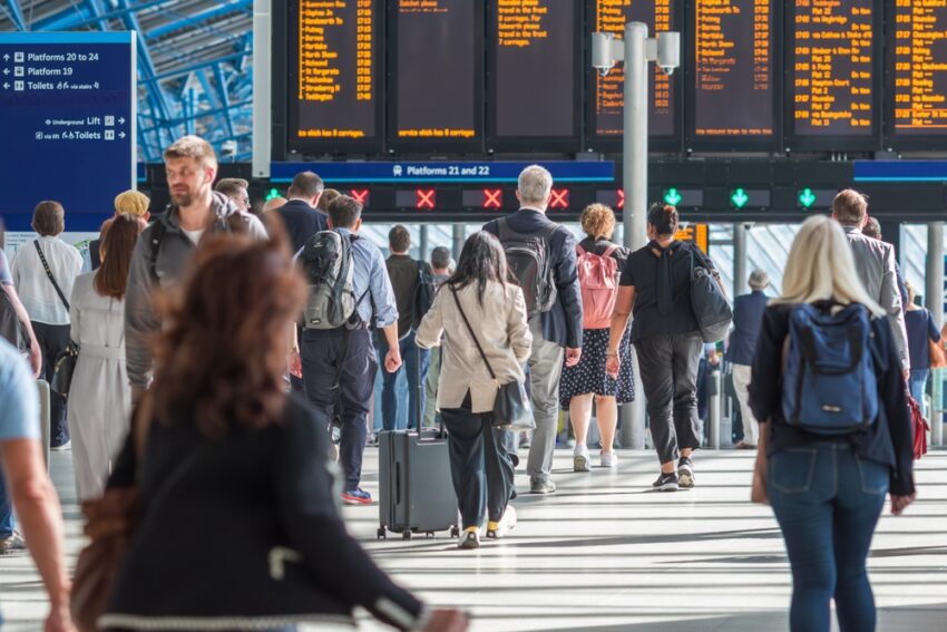 The number of UK employers voluntarily paying the higher Living Wage has risen by 19% over the past year, despite signs of a cooling labour market and pressure from statutory wage increases.