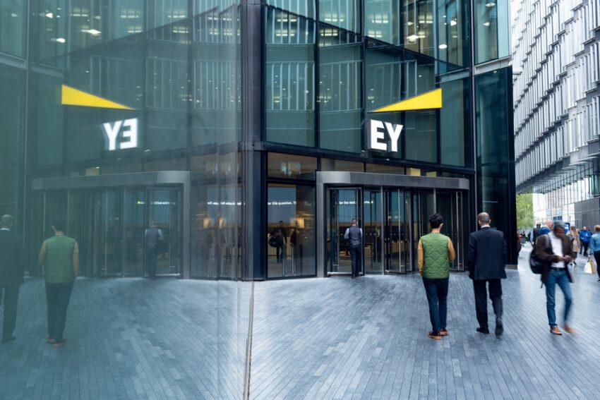 The UK’s Big Four accountancy firms have slashed graduate recruitment and cut hundreds of early-career roles as artificial intelligence begins to automate the junior work once assigned to school-leavers and university graduates.