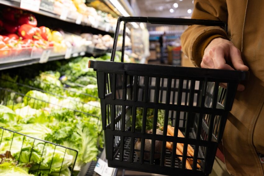 Supermarkets and food manufacturers in England will be expected to help tackle rising obesity rates by making it easier for customers to choose healthier food, under a new government initiative announced today.