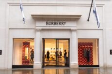 Burberry’s chief executive has called on the UK government to reinstate VAT-free shopping for international visitors, arguing that Britain could reclaim its title as Europe’s leading luxury retail destination.